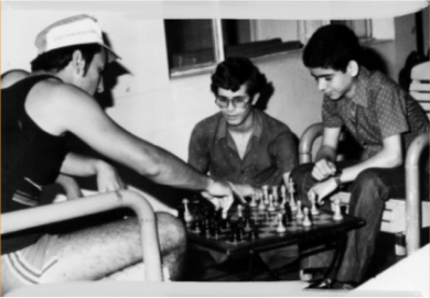 José Carlos ensinando a fazer bumerangue no INAM.